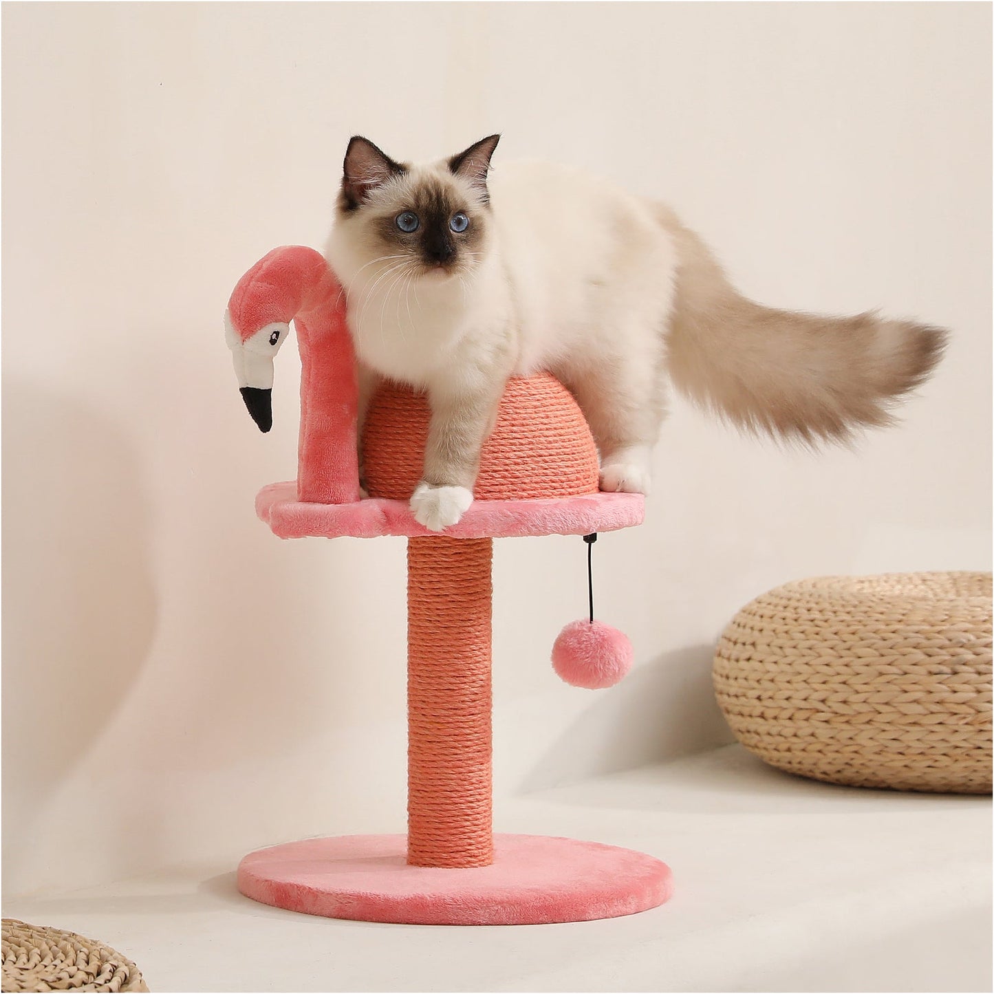 PAWZ Road Kratzbaum im Flamingo-Design ¨C inkl. wechselbarer B?lle & Sisalstamm | Mit rundem Massivholz-Standfu? (standfest durch Anti-Kipp-Design)