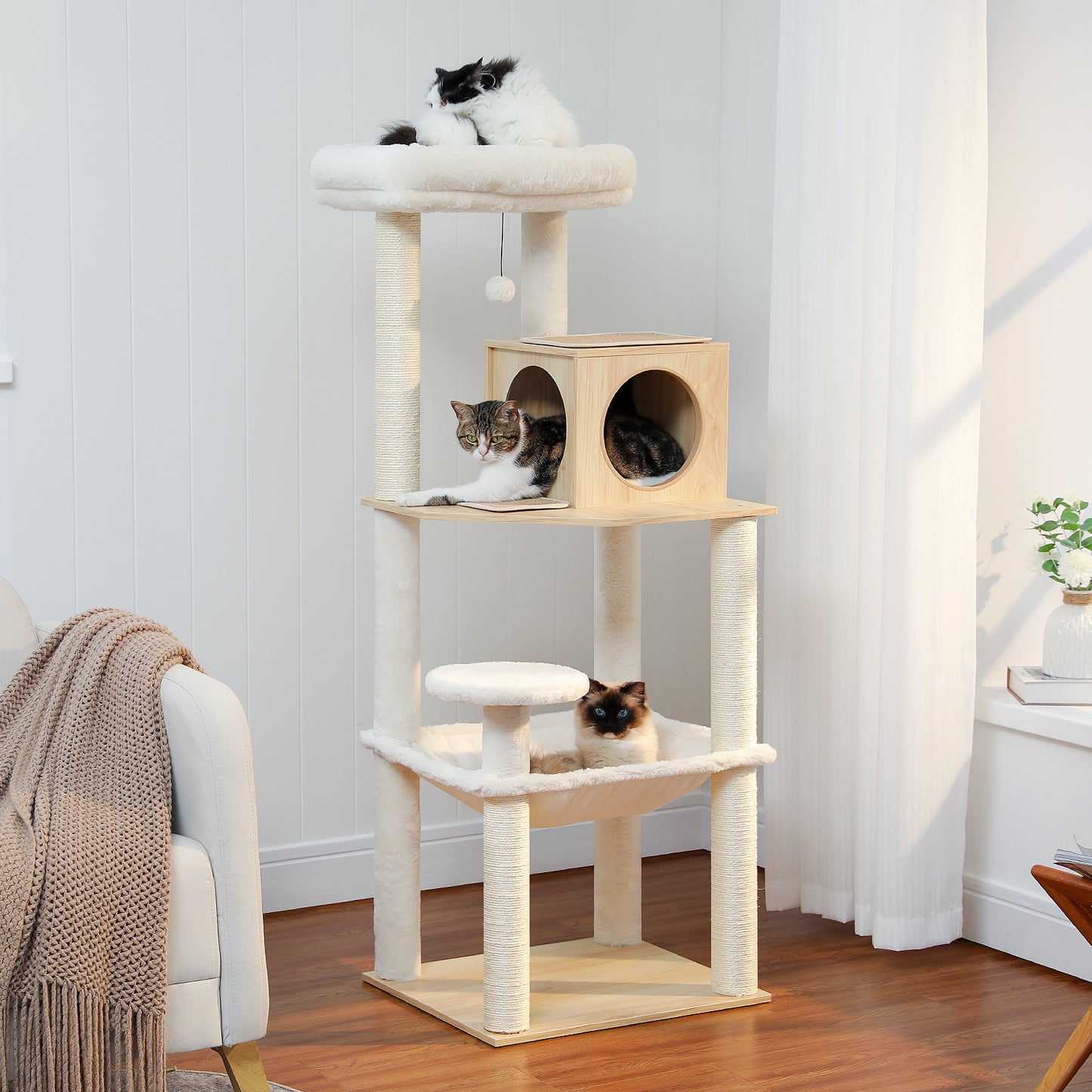 PETEPELA Arbre à chats en bois pour chats d'appartement - Tour à plusieurs niveaux avec poteaux de grattage en sisal, maison de repos confortable, hamac XXL et plateformes douillettes en pelage de lapin en tissu (beige)