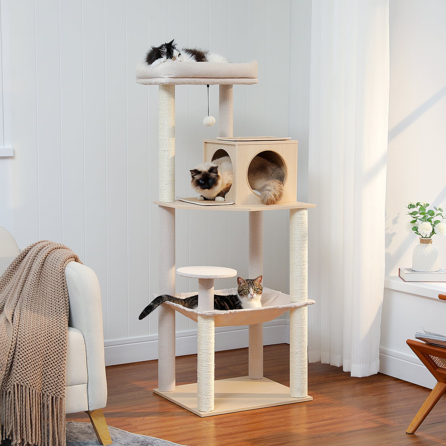 PETEPELA Arbre à chats en bois pour chats d'appartement - Tour à plusieurs niveaux avec poteaux de grattage en sisal, maison de repos confortable, hamac XXL et plateformes douillettes en pelage de lapin en tissu (beige)